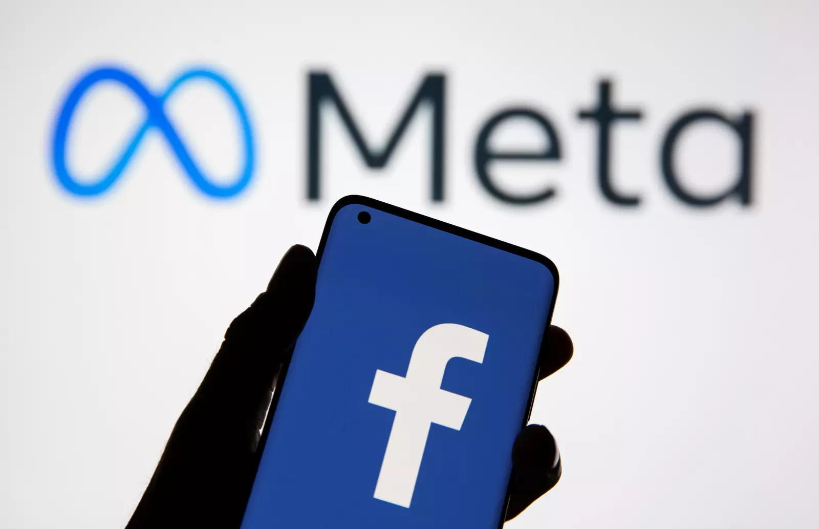 Meta lancia la verifica a pagamento su Instagram e Facebook